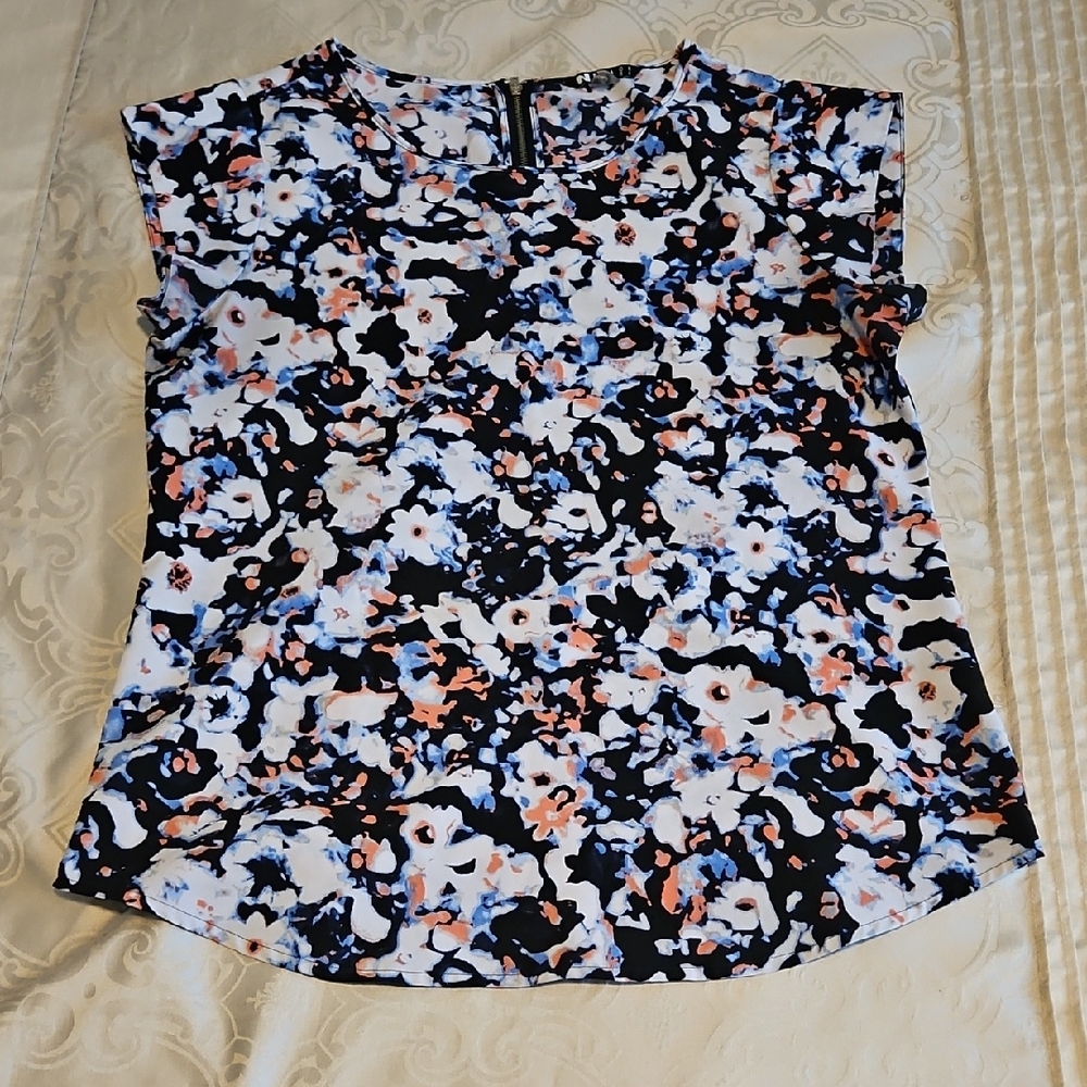 Black Label White Boxy Cap Sleeve Blouse